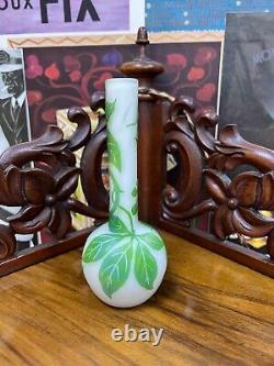 1900 Art Nouveau Beckmann&Weis Cameo Glass Bud Vase Floral Green Ivy Motif