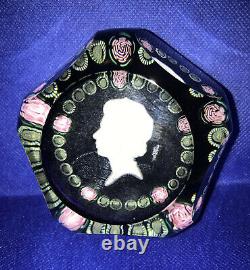 1977 BACCARAT CAMEO Crystal Paperweight Queen Elizabeth Limited Edition 47/500