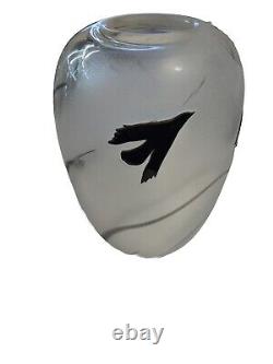 1989 Vtg Signed Robert L. Fritz Art Glass Cameo Carved Flying Birds Frosted Vase