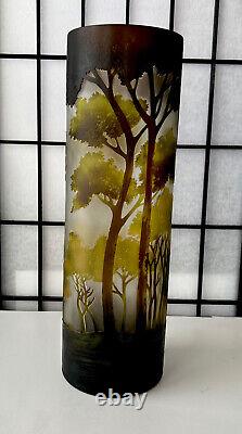 1990's Beautiful 15 Cameo Vase with foliage scene Art Glass