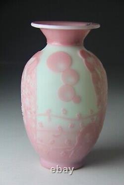 2007 Fenton Dog & Dame Glass Vase by Cameo Artist Kelsey Murphy #212/325