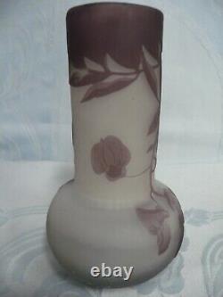BEAUTIFUL ANTIQUE GALLE CAMEO GLASS VASE withLAVENDER FLORAL DESIGN, 6 TALL