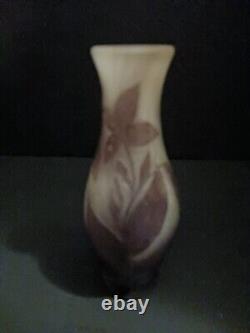 Beautiful Emile Galle signed Cameo Vase in very good condition