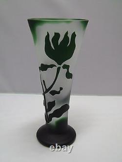 Cristal de SEVRES of France Cameo Vase Green Floral