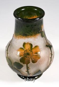 DAUM FRÈRES Nancy France Art Nouveau Cameo Vase Wild Roses Um 1904