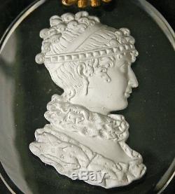 DUCHCESS D'ANGOULEME Cameo Sulphide Oval Glass Medallion
