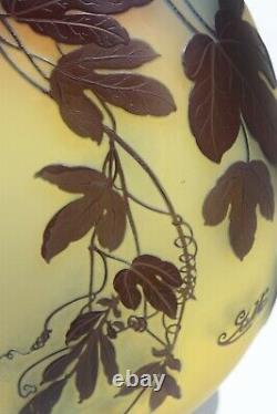 ÉMILE GALLÉ An impressive Gallé cameo glass vase circa 1900