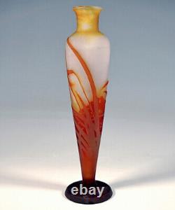 Emile Galle Nancy France Cameo Vase Daffodils Height 13 11/16in Um 1904/06