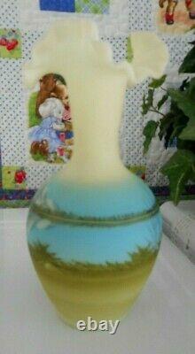 Fenton Art Glass 1981-82 Mountain Reflections Vase Glows Under Uv Light