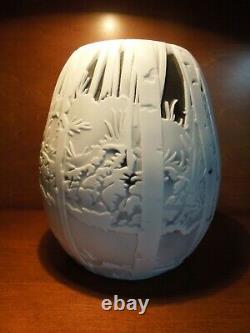 Fenton Art Glass Home Black & White Cameo Wolf Vase by Murphy/Bomkamp #57/175