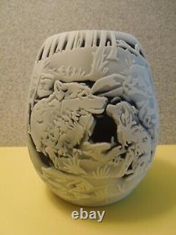 Fenton Art Glass Home Black & White Cameo Wolf Vase by Murphy/Bomkamp #57/175