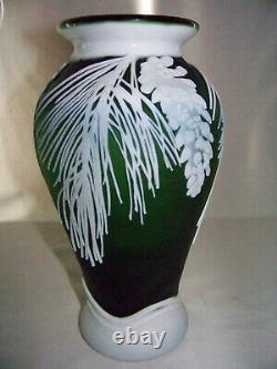 Fenton Cameo Sandcarved Emerald Green Pinecone Vase By Kelsey Murphy #2955cx