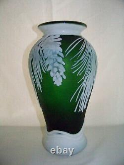 Fenton Cameo Sandcarved Emerald Green Pinecone Vase By Kelsey Murphy #2955cx