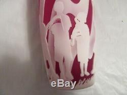 Fenton Cameo Vase 8 1\2''Tall by Kelsey\Bomkamp With Flag Excellent Condition
