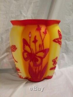 Fenton Cameo Vase 9''tall Butterfly\Heaven excellent condition