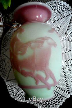 Fenton Kelsey Murphy Cameo Sand Carved Lotus Mist Vase Le Galloping Horses 2007