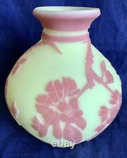 Fenton Limited Edition Kelsey Sand Carved Cameo Glass Burmese Vase 91/275