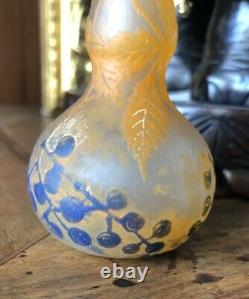 Fine Daum Nancy Cameo Glass Vase, France, circa 1910