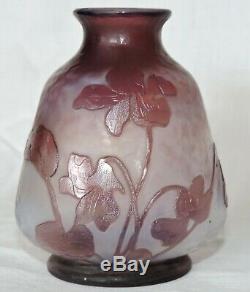 Fine French Daum Nancy Martele Cameo Glass Vase