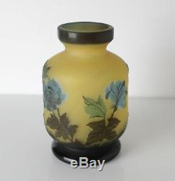 GALLE Tip Cameo Glass Vase, floral design Stunning colors butter yellow, blue