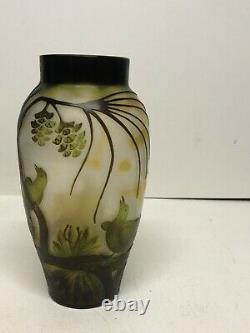 Galle Style Vase Art Nouveau Glass Cut Cameo of Birds Marked with Z On Bottom 8