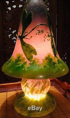 Gallè Type Decorative Cameo Glass Table Lamp