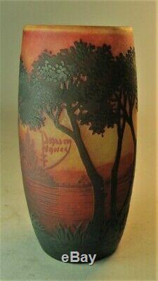 Gorgeous Signed DAUM NANCY Scenic Cameo Art Nouveau Glass Vase c. 1900 antique