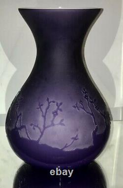 Gorgeous Signed Dave Rawson Fenton Sand Craved Cameo Art Glass Vase