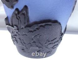 Kelsey Murphy/Pilgrim Cameo Sand Carved Cobalt Blue Rabbit Critter Ltd Ed Vase