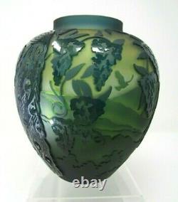 Kelsey Murphy Pilgrim Glass Peacock Grapes #933019 Green Yellow Cameo Vase 1999