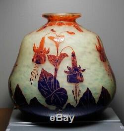 La Verre Francais Cameo Art Glass 9 Vase, Signed
