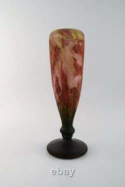 Large and impressive Daum Nancy Art Nouveau cameo vase in mouth blown art glass