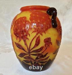 Le Verre Francaise Schneider Glassworks Charder Hydrangea Cameo Vase c. 1923-25