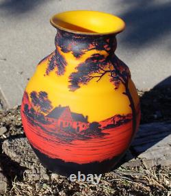 Mountain with Cottage Scenic Cameo Art Glass Vase Richard