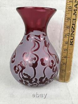 Pilgrim Cameo Cranberry Signed By Ferrari Sand Carved Art Glass 10 Bulbous VASE