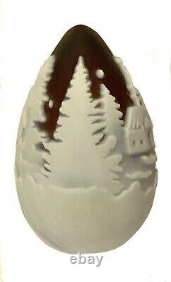 Pilgrim Cameo Glass Egg By Kelsey Murphy White/Cranberry Year 1991 #902220 Used