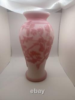 RARE FENTON CAMEO GLASS VASE Leaves On Rosaline By Kelsey Murphy #8