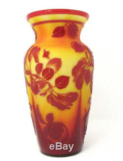 RARE Kelsey/Bomkamp Fenton Vase 2009 Delicious Sand Carved Cameo #23/50 11 H