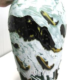 RARE Kelsey/Pilgrim Cameo Glass Vase Winter Catch Bear Fishing Trout JC10830
