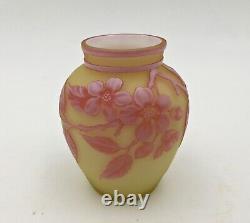 RARE Thomas Webb Three Color English CAMEO 2.5 Miniature Art Glass Vase