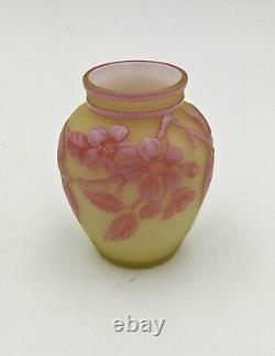 RARE Thomas Webb Three Color English CAMEO 2.5 Miniature Art Glass Vase