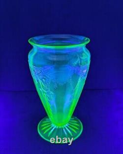 Rare Anchor Hocking Depression Glass Cameo Ballerina Green Footed Vase 6