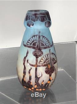 Schneider, Le Verre Cameo Glass Vase in the Chardons Pattern