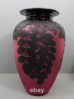 Signed Kelsey Murphy Pilgrim Glass Cameo Cricket Grasshopper Monumental Vase 12