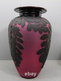 Signed Kelsey Murphy Pilgrim Glass Cameo Cricket Grasshopper Monumental Vase 12