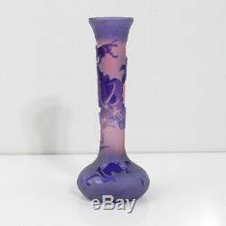 Sublime Fenton Glass Kelsey Murphy Pilgrim Floral Cameo Art Glass Bud Vase 7.25
