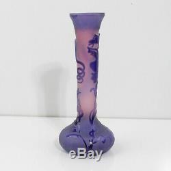 Sublime Fenton Glass Kelsey Murphy Pilgrim Floral Cameo Art Glass Bud Vase 7.25