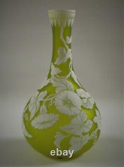THOMAS WEBB English Cameo Art Glass Vase 9-1/2 Citron Green Convolvulus