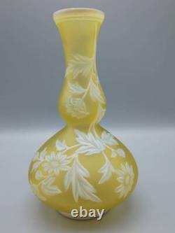 Thomas Webb Flower Vase Yellow English cameo daylily design Glass 7.2