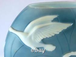 VTG Phoenix Sculptured Art Glass Cameo Vase with White Flying Wild Geese1930's